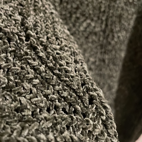 Warm & Cozy Green Pullover Sweater - Picture 8 of 9